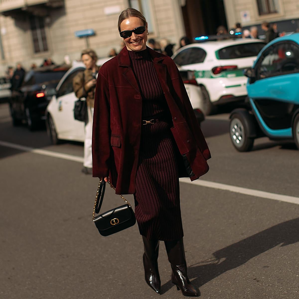 Mujer con vestido de punto