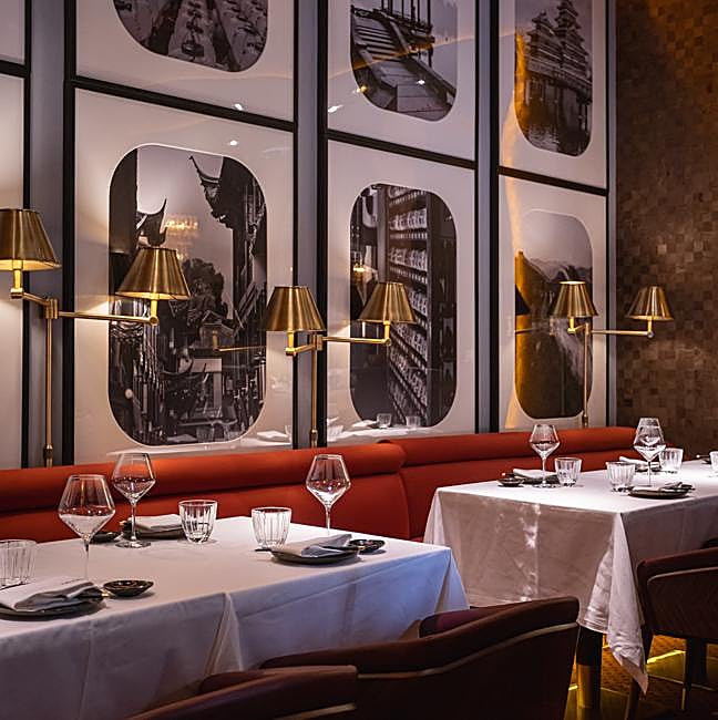 Detalle del comedor de Lelong Asian Club, el referente gastronómico asiático en el centro de Madrid.