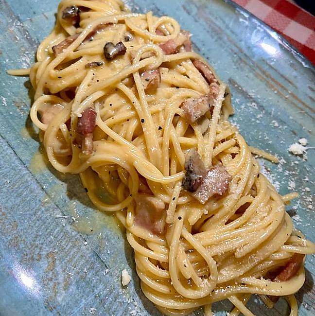La carbonara de Totto e Pepino, uno de los platos estrella de esta trattoria napolitana que cuenta con dos restaurantes en Madrid.
