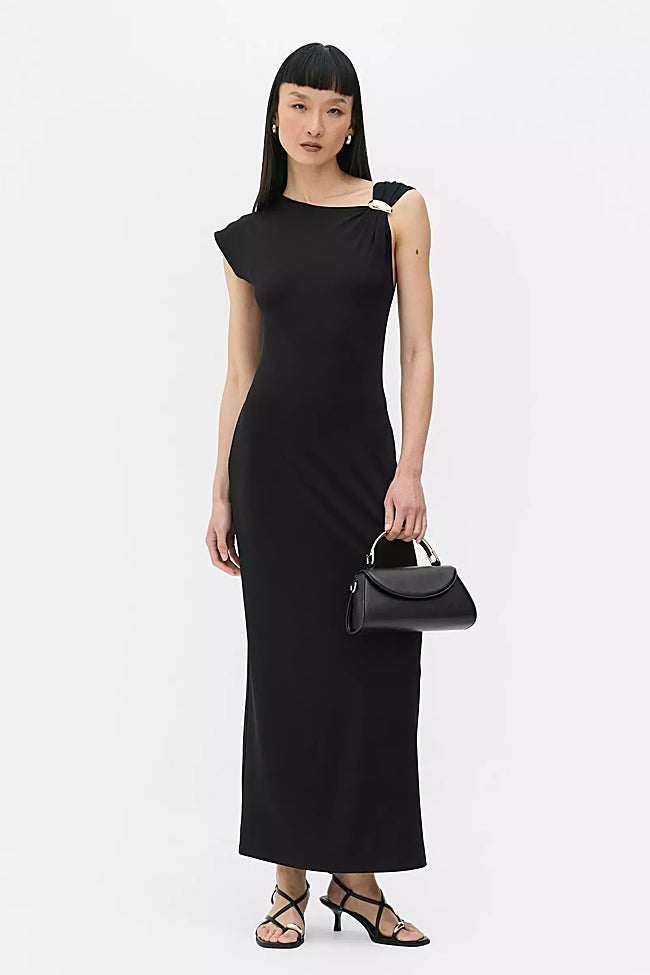 Vestido negro de Primark (20 euros)