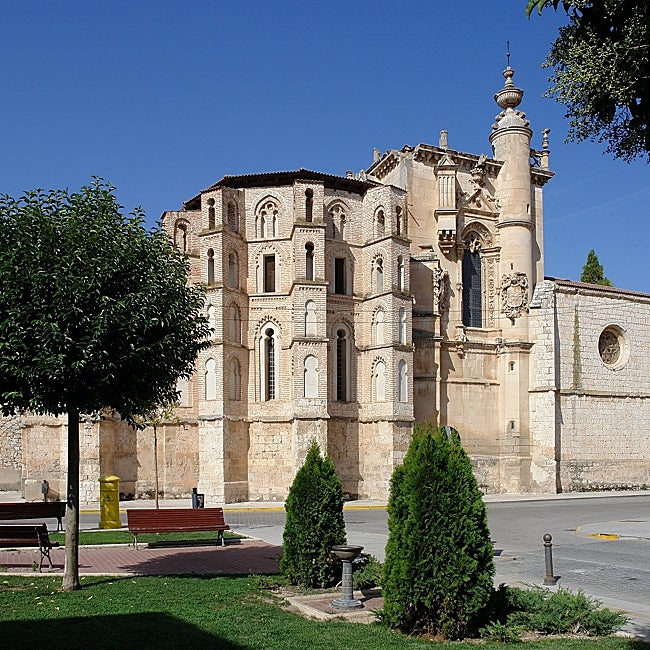 El convento gótico-mudéjar de San Pablo se levantó sobre el antiguo alcázar.