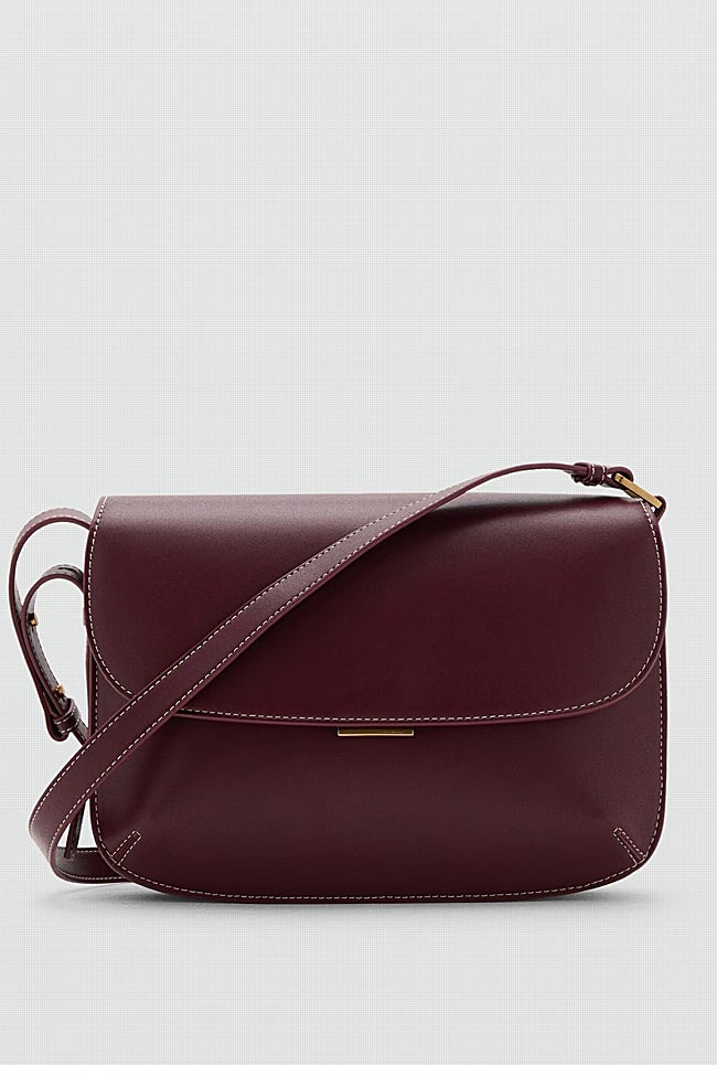 Bolso burdeos de Mango (39,99 euros)
