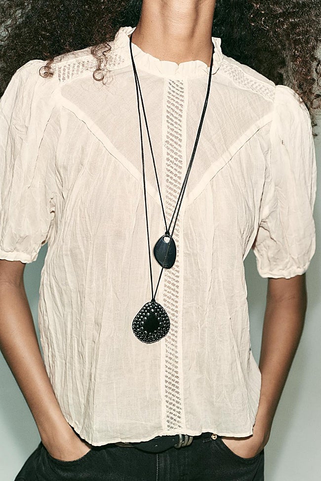 Camisa blanca de Zara (29,99 euros)