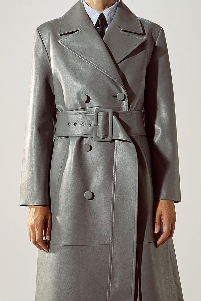 Trench efecto piel de Sfera (89,99 euros)