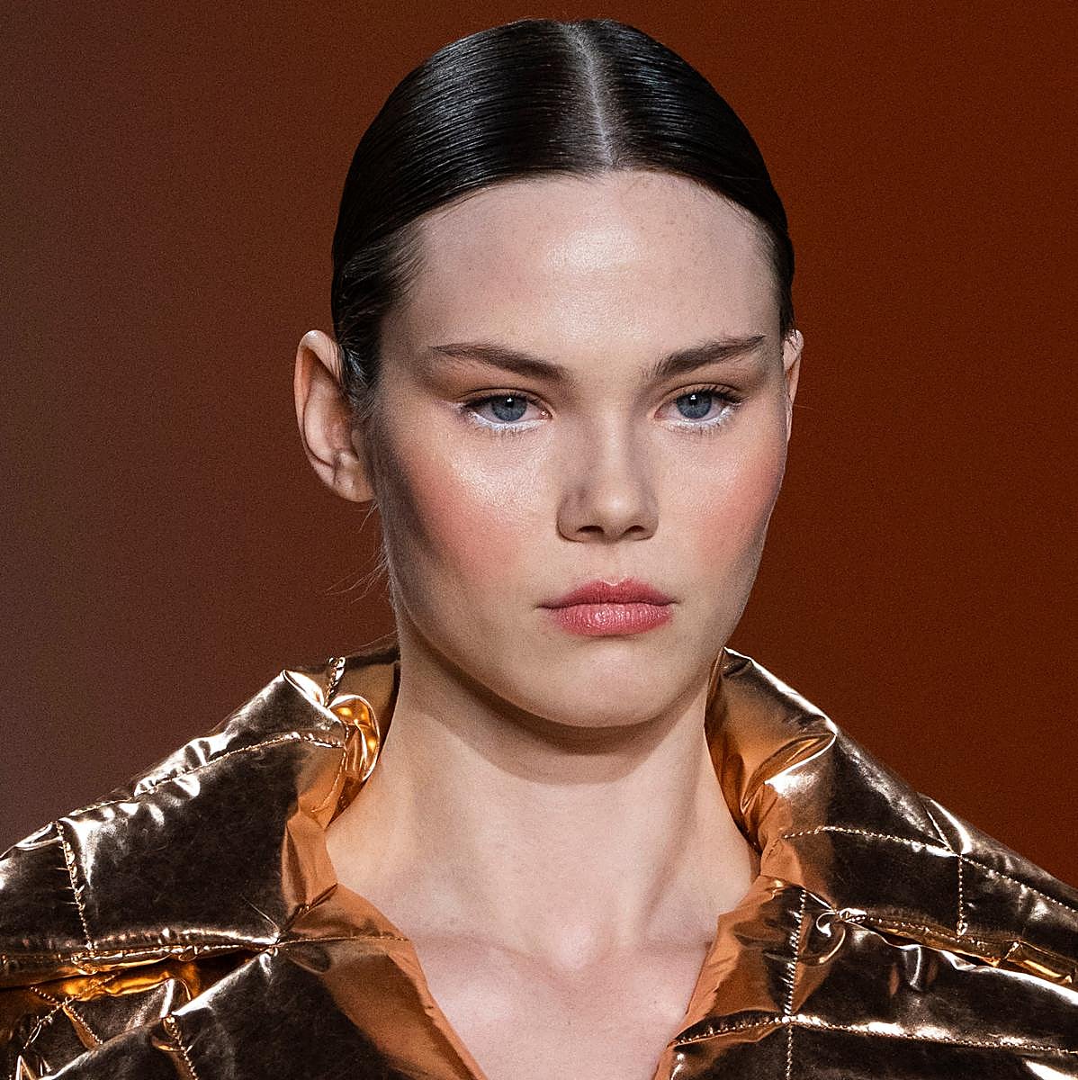 Todos los usos del lápiz blanco: por qué es un imprescindible del maquillaje