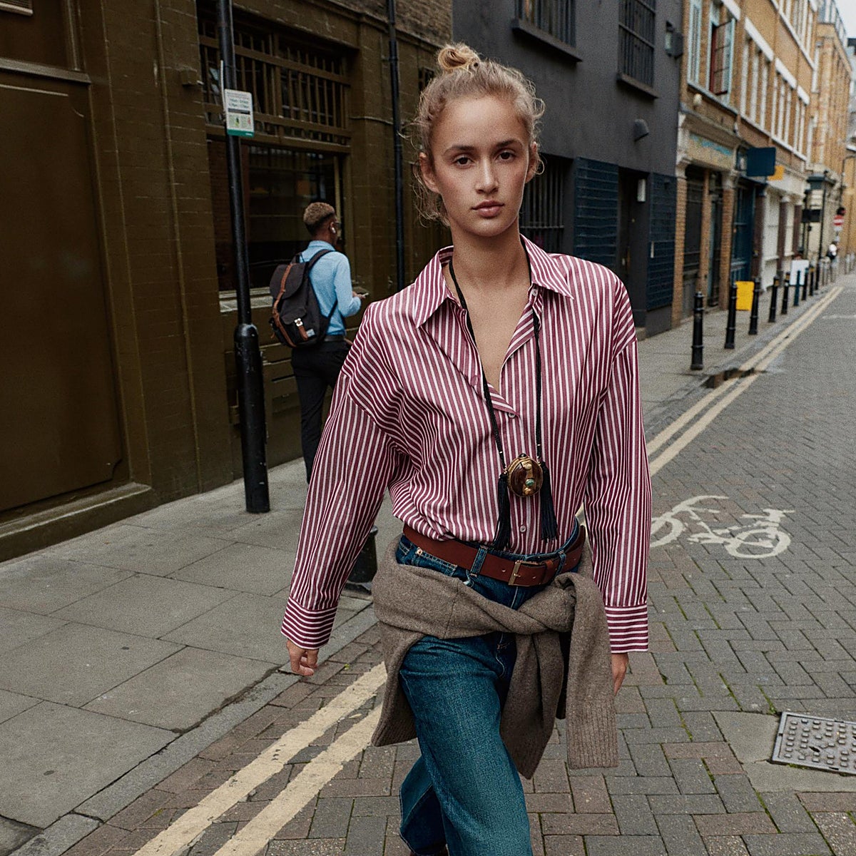 Vestidos negros, bolsos de ante, botines de tacón bajo y otras interesantes novedades, que acaban de llegar a las tiendas.