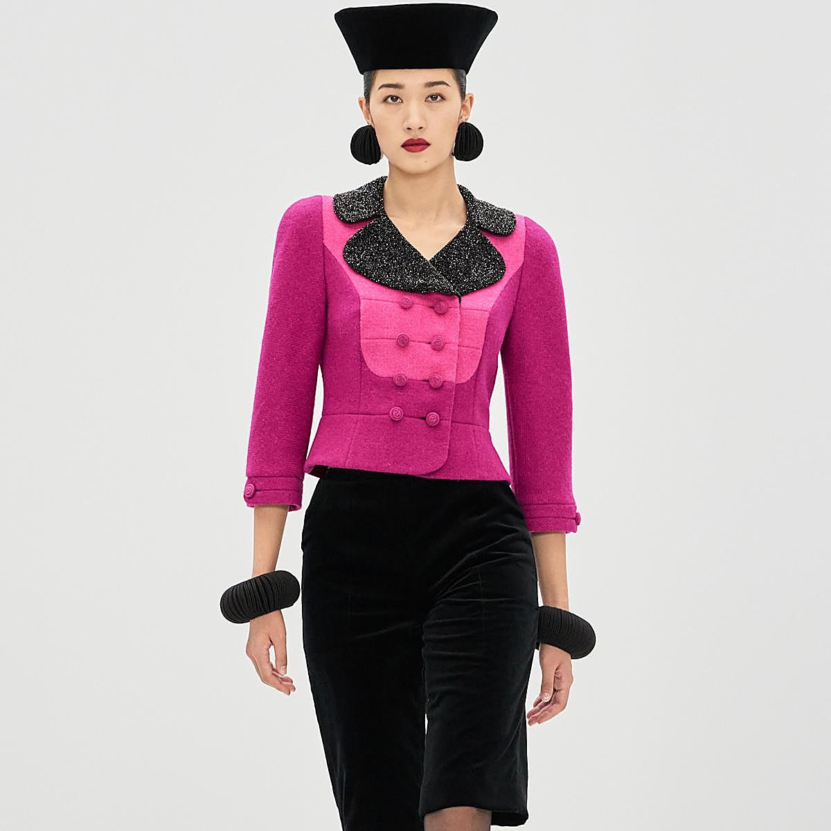 Cómo llevar terciopelo en 2025.