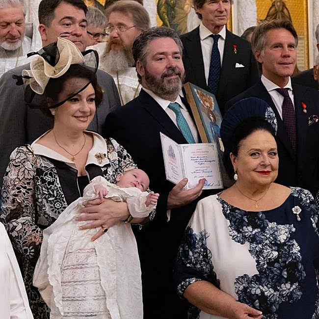 La Gran Duquesa en el bautizo de su hija, Kyra Leónida, con su hijo, Jorge Romanov, su nuera, Victoria Romanovna, y Emmanuel Filiberto de Saboya.