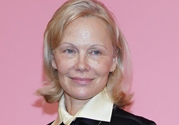 Efecto cara lavada y labios con gloss: el combo favorito de las mujeres de 50+ en la alfombra roja