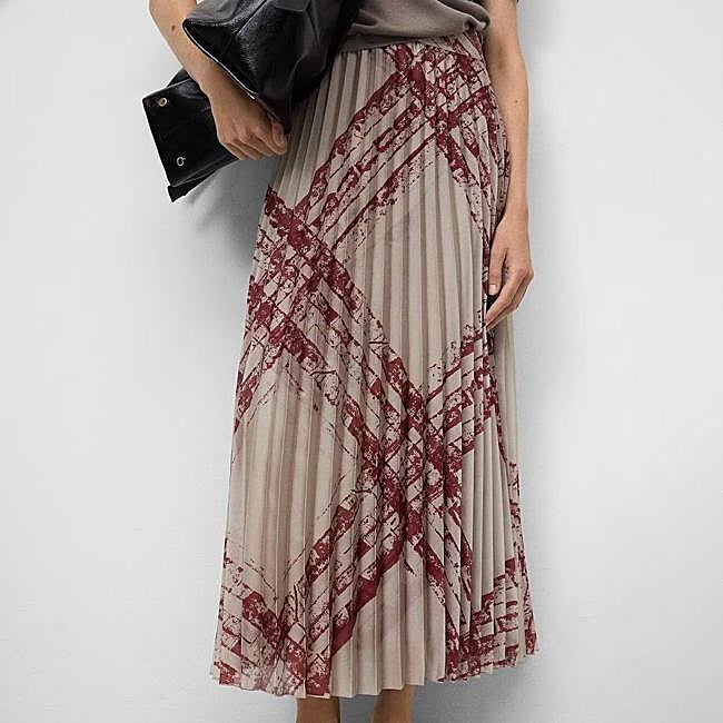 Falda plisada estampada (149€ en El Corte Inglés)
