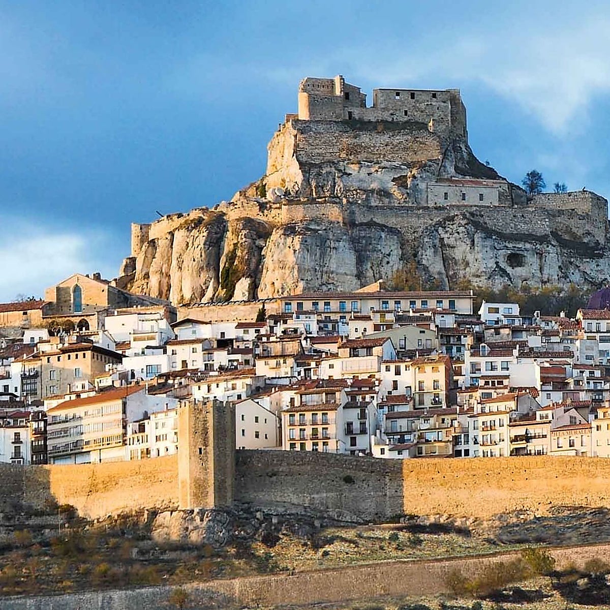 Morella es un pintoresco pueblo amurallado y con castillo.