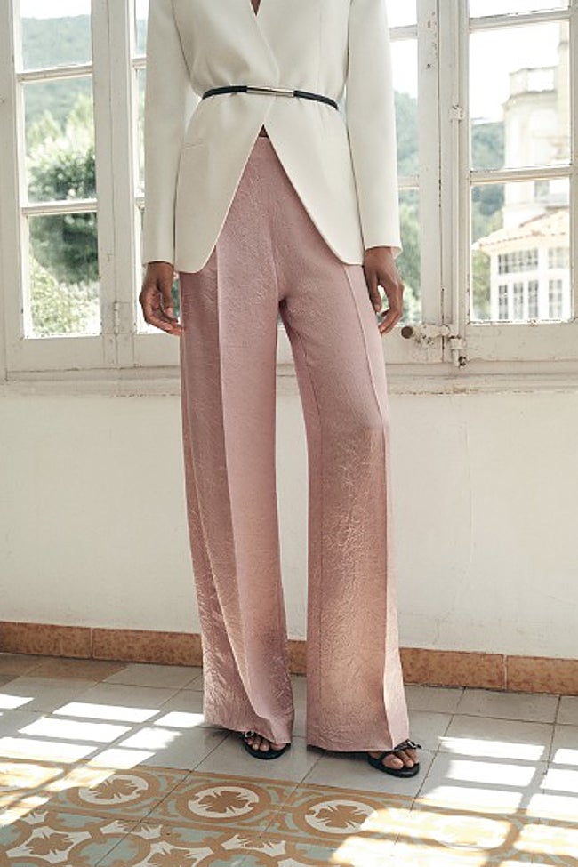 Pantalón rosa de Mango (39,99 euros)