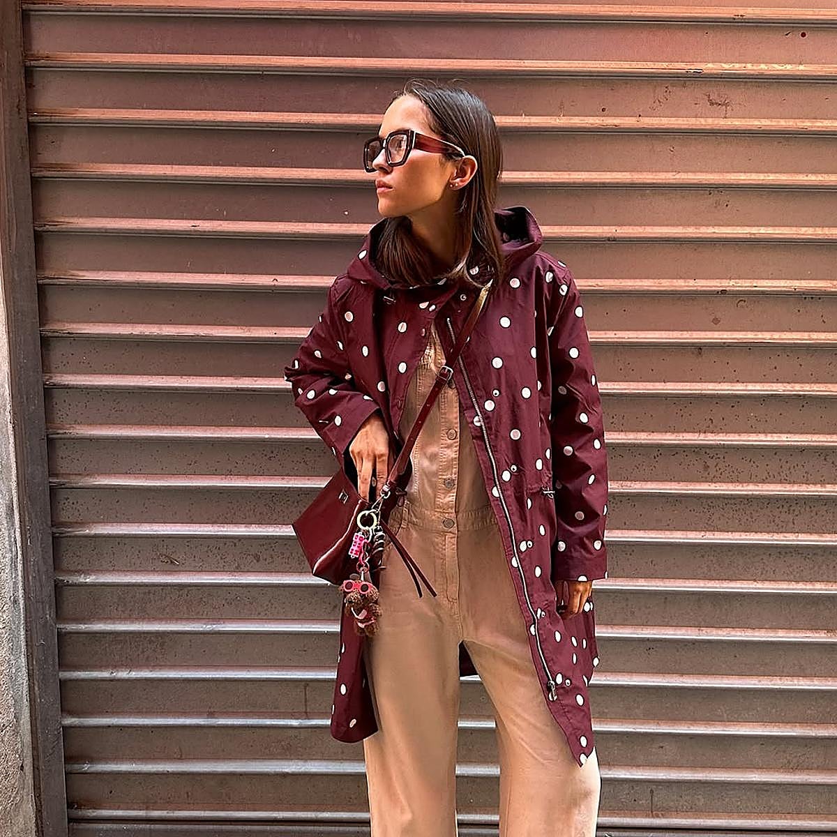 El chubasquero de lunares que triunfa entre las portuguesas.