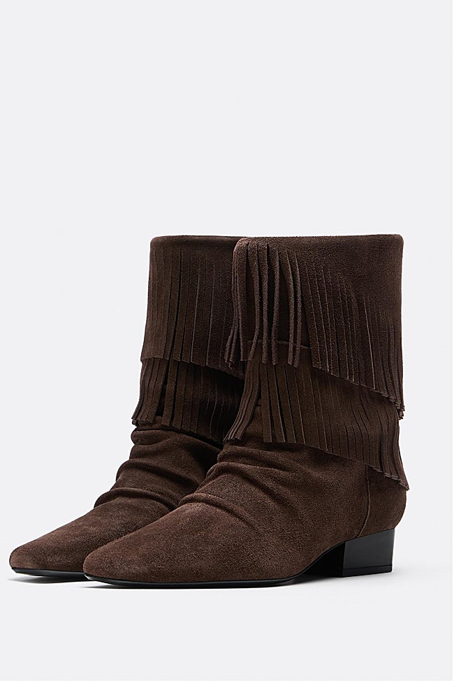 Botines marrones de Stradivarius (69,99 euros)