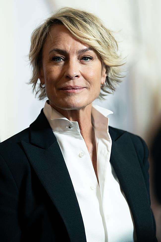 Robin Wright con corte de pelo pixie.