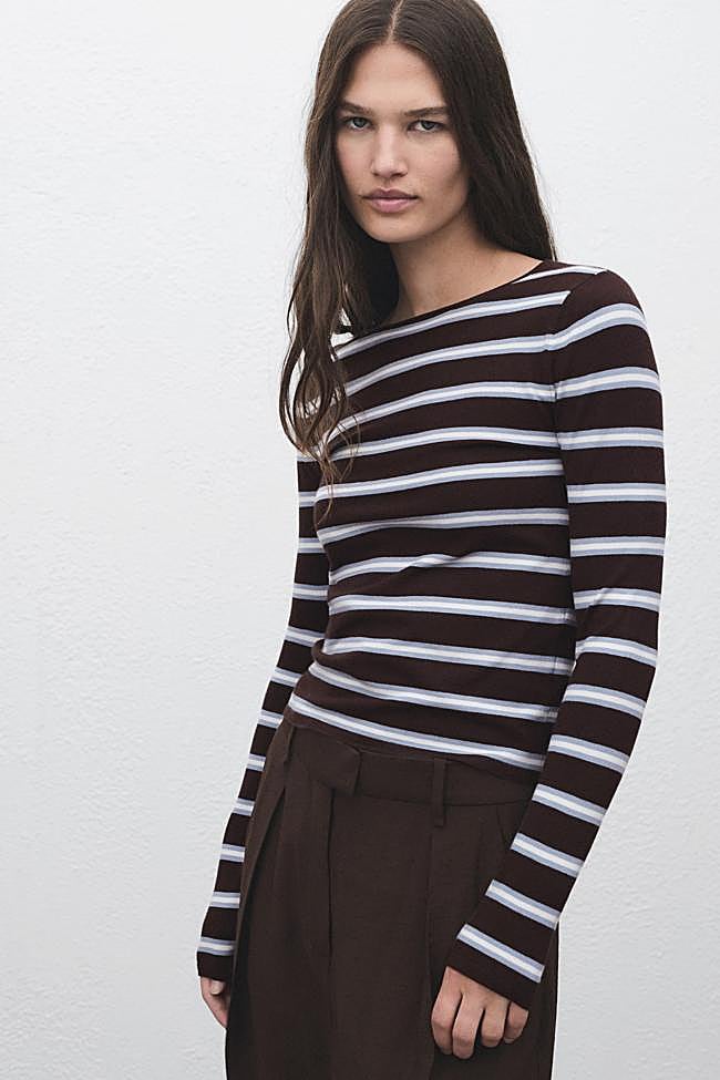 Jersey fino con estampado de rayas de Mango.