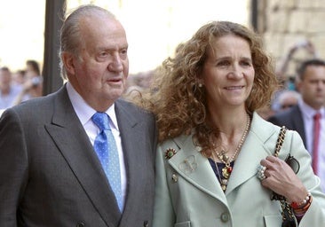 La infanta Elena, Simoneta Gómez-Acebo y Laurence Debray, en Sanxenxo: reunión con Juan Carlos a muy cerca de la reina Sofía