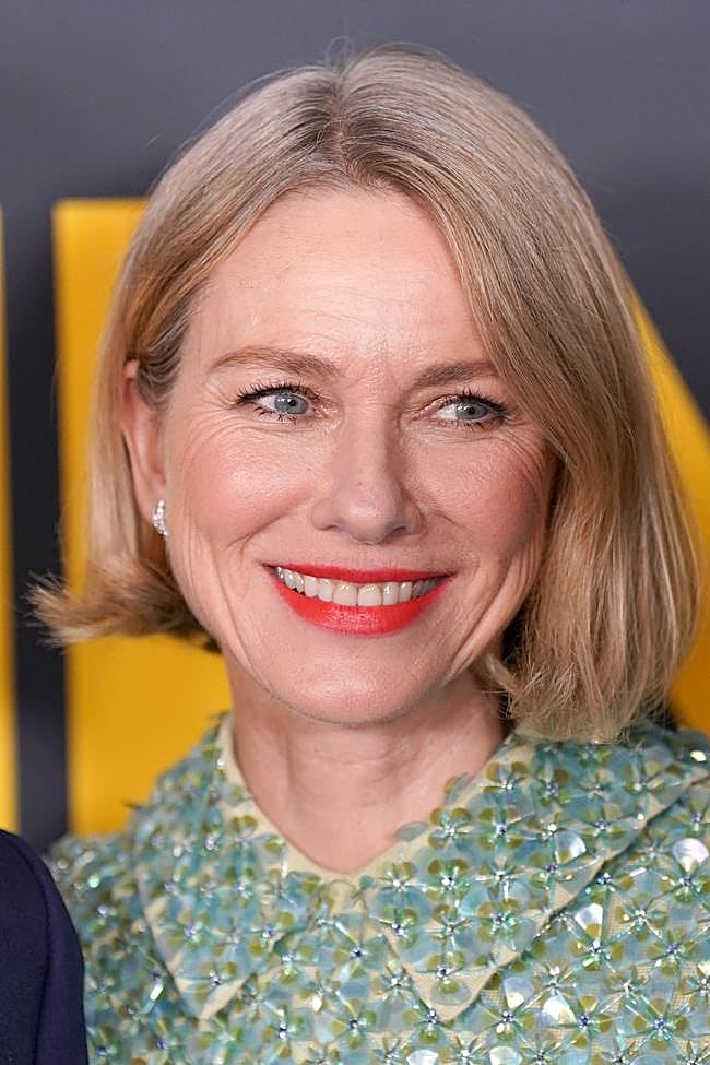 Naomi Watts con corte de pelo francés.