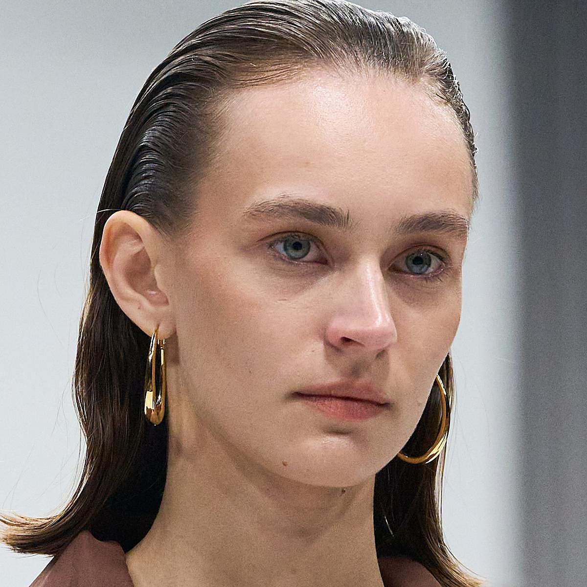 Los polvos ligeros que usarás para fijar el maquillaje.