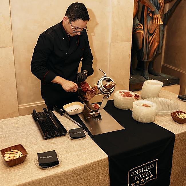 Cortador de jamón Enrique Tomás.