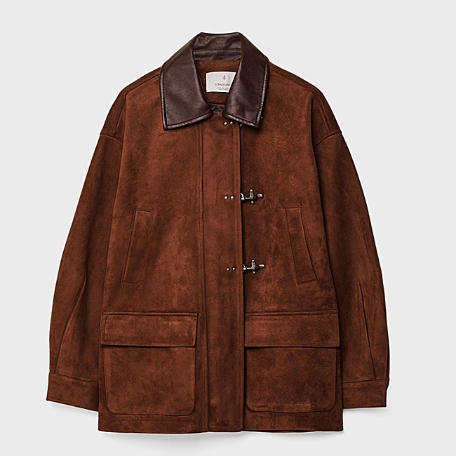 Chaqueta marrón de Stradivarius (55,99 euros)