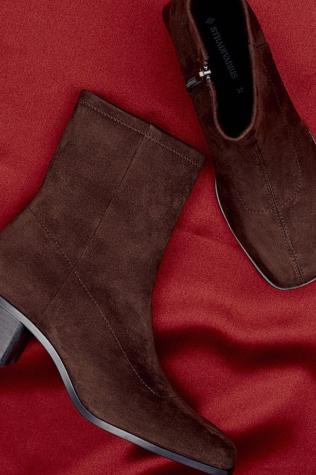 Botines marrones de Stradivarius (29,99 euros)