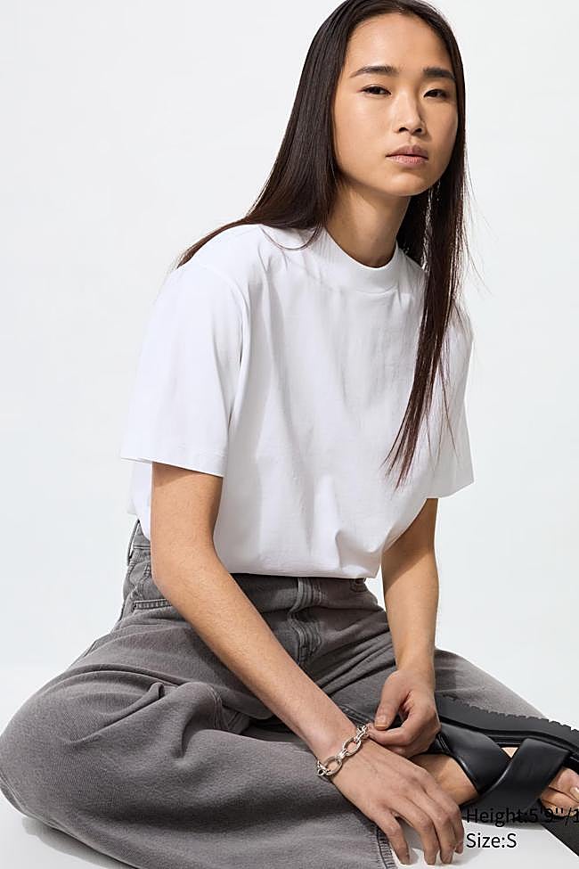 Camiseta básica de color blanco de Uniqlo.