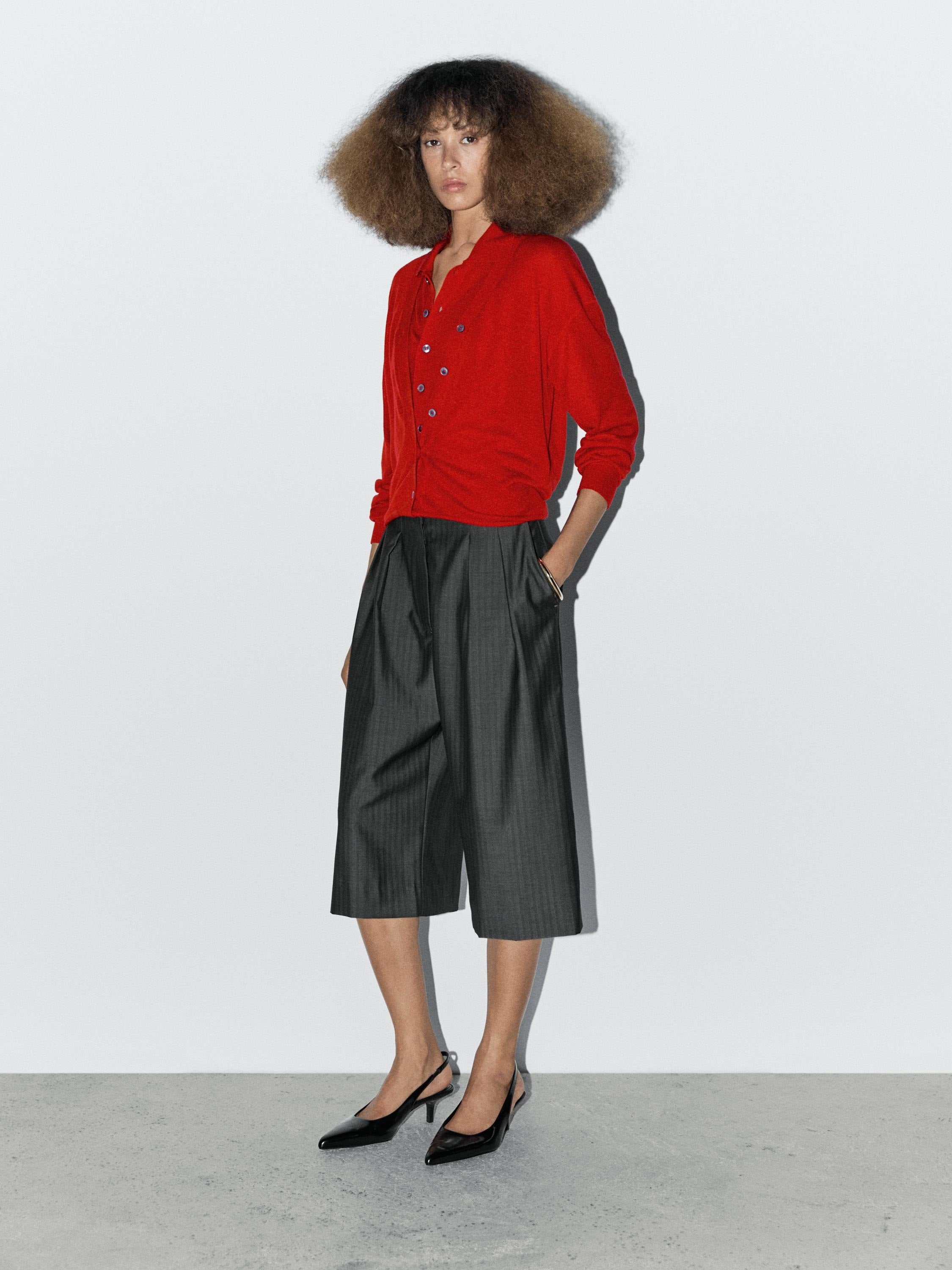 Cárdigan de punto multiposición 100% lana de Massimo Dutti Studio.