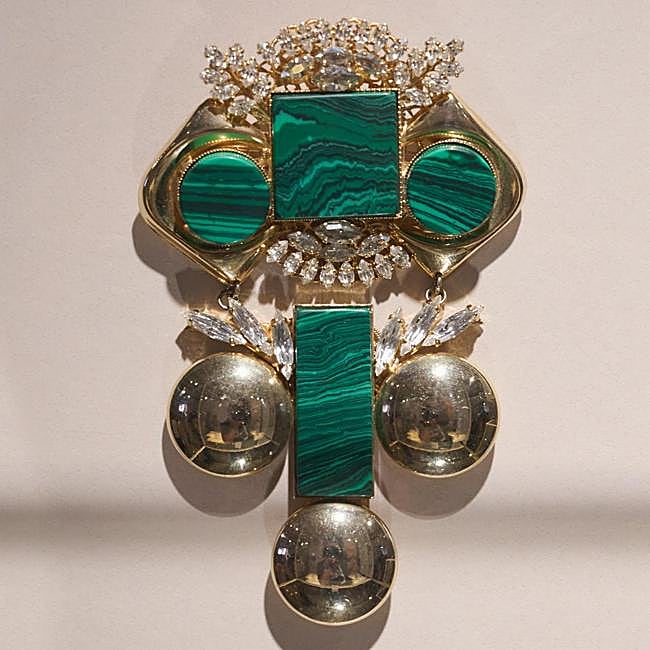 Broche de la exposición del Colectivo Escultura Tímida.