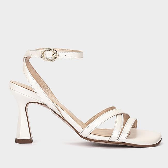 Sandalias de tacón Roma blancos (149€)