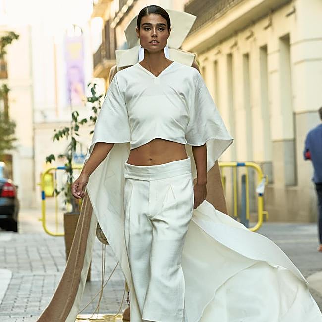 Performance en plena calle de Oteyza.