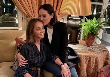Tamara Falcó ha apoyado la preventa de las memorias de su madre, Isabel Preysler.