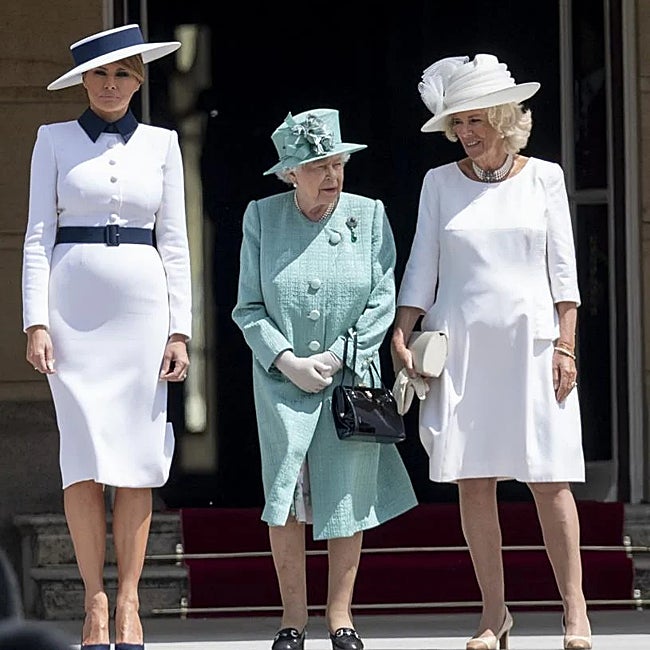 Melania y Camilla junto a Isabel II en 2019.