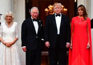 Los reyes de Inglaterra junto a Donald y Melania Trump en Londres.