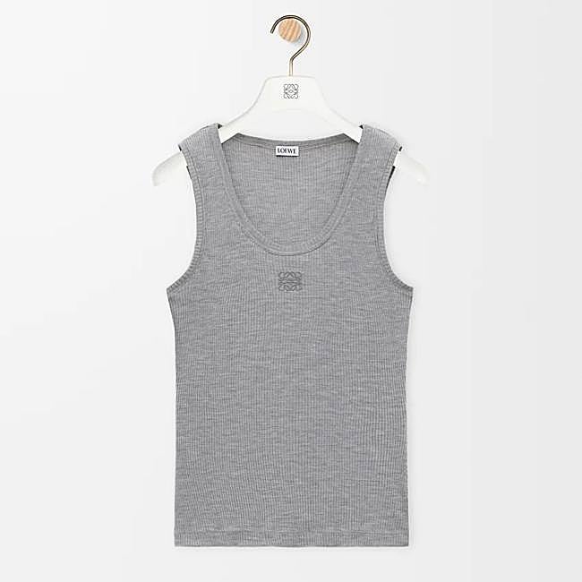 Top sin mangas Anagram en seda (550€)