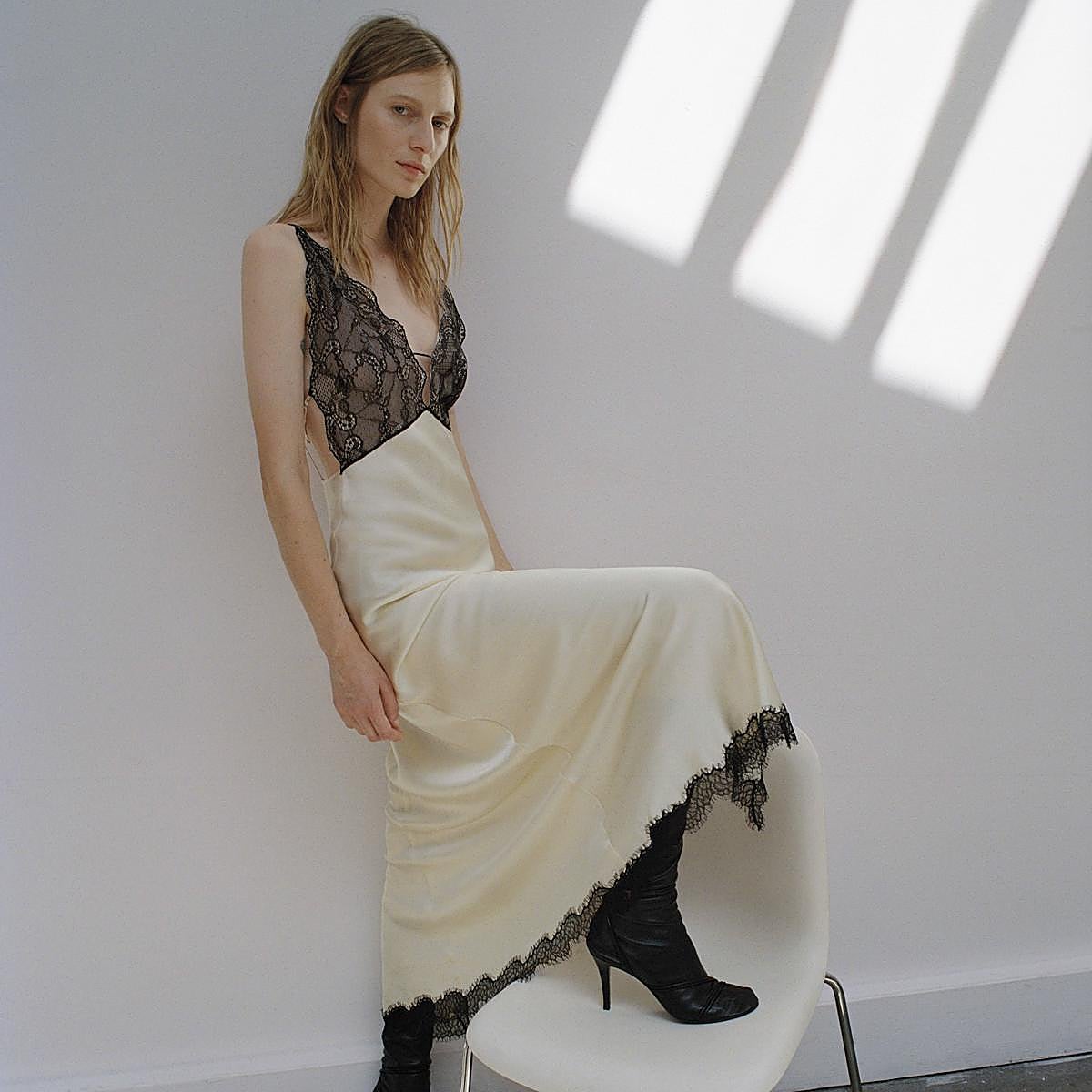 Vestidos midi, faldas que hacen tipazo, botas y muchas otras novedades de otoño que no puedes dejar escapar.