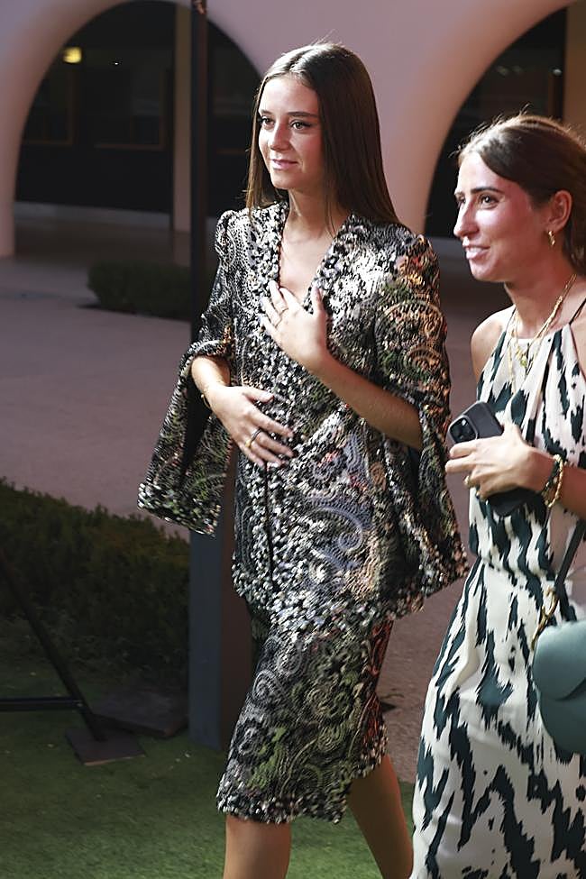 Victoria Federica con un look de Ze García.