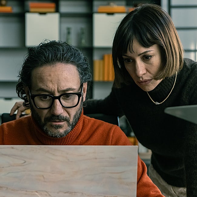 Carlos Santos y Natalia Verbeke dan vida a una de las parejas de millonarios que sacan su billete para el búnker.