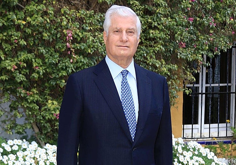 El duque de Alba mantiene una relación correcta con su hermano.