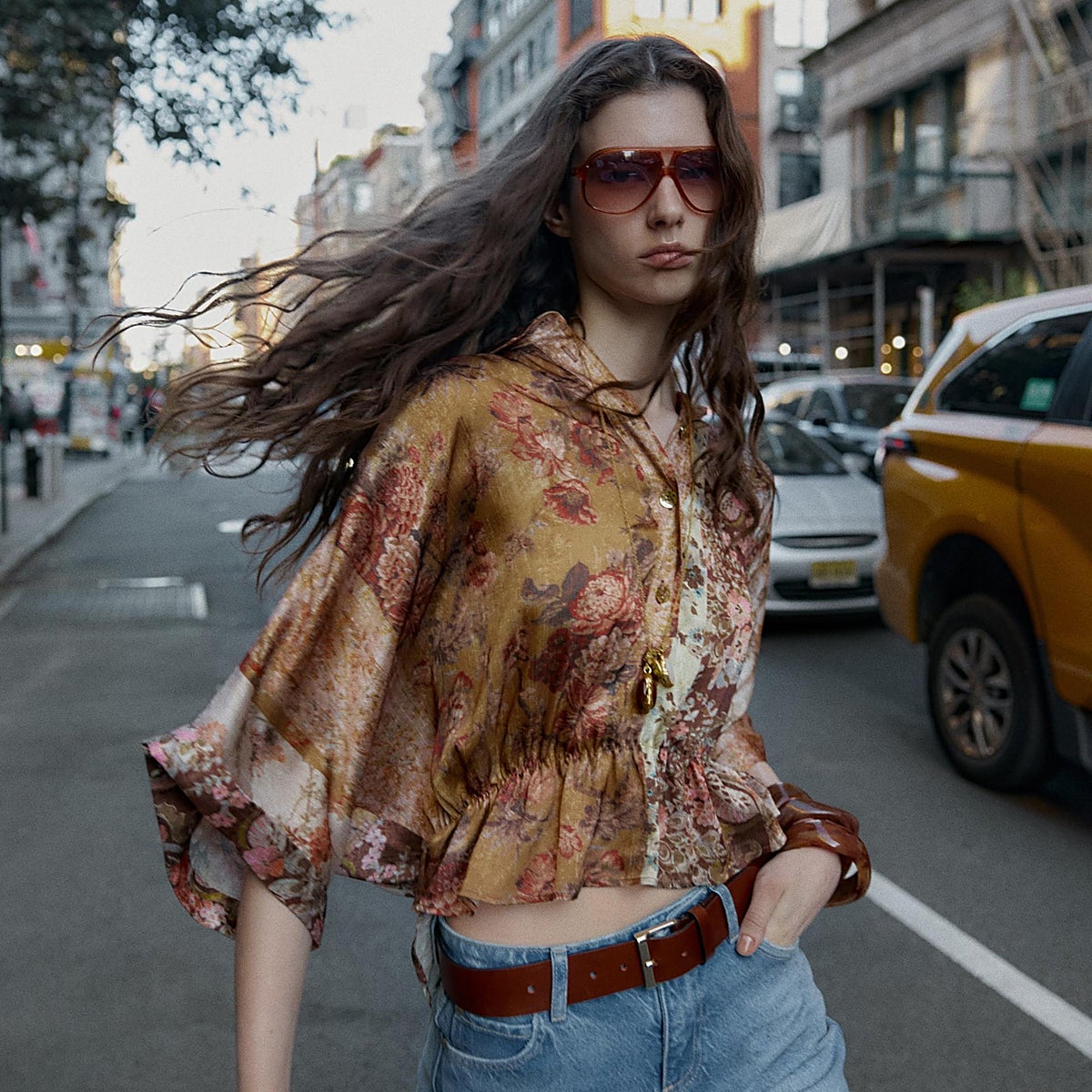 Chaquetas con estampado de cuadros, vestidos midi con detalles especiales y muchas compras que no puedes dejar escapar.