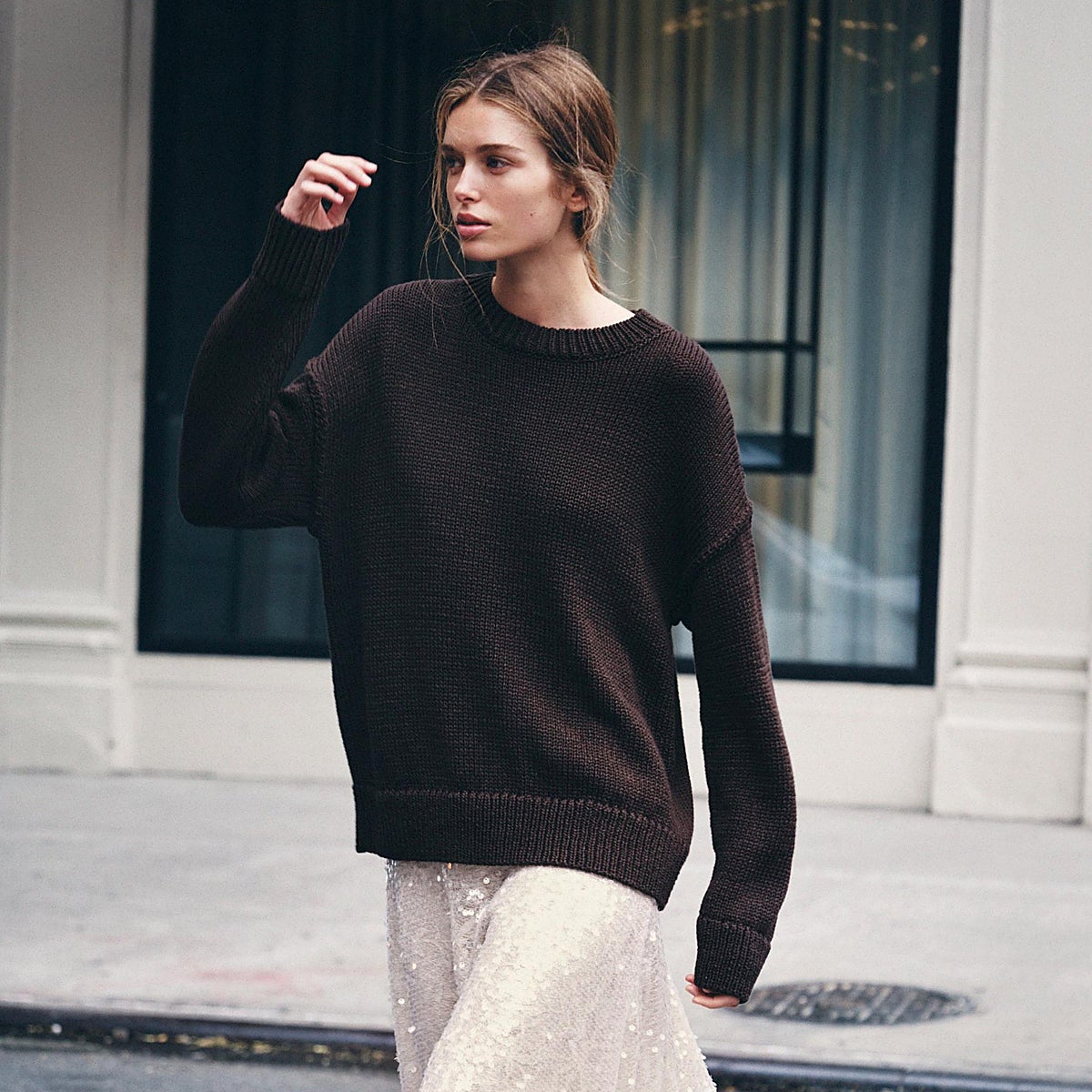 Ha llegado el momento de crear los mejores looks de noche de la temporada. Apuesta por un diseño cubierto con lentejuelas.