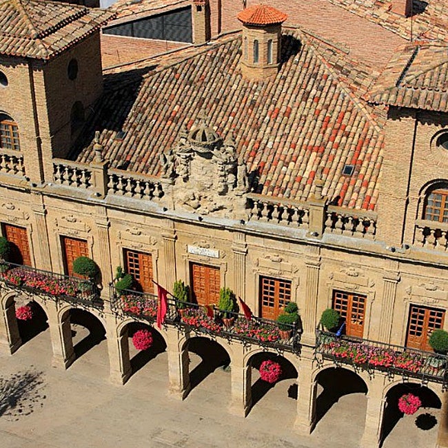 El ayuntamiento de Viana, que visitarán Leonor y los Reyes.