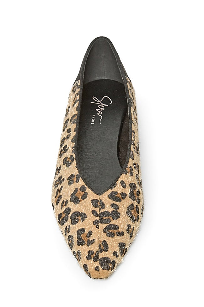 Zapatos con estampado de leopardo de Sfera (15,99 euros)