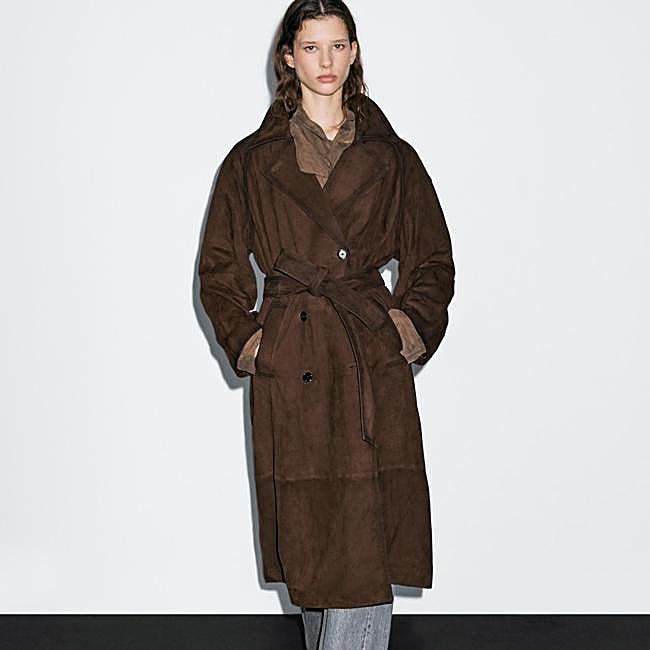 Gabardina marrón de Massimo Dutti, 499 euros.