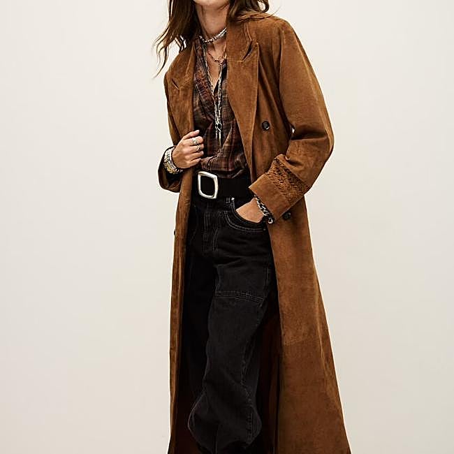 Abrigo de ante tipo gabardina de ba&sh, 775 euros.