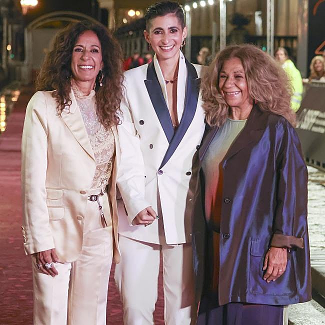 Rosario, Alba y Lolita, en la presentación de Flores para Antonio.