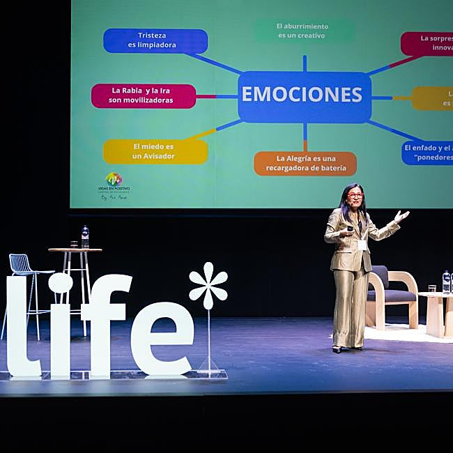 La manera en la que nos hablamos condiciona cómo nos sentimos. Seamos más amables, instaba Ana Asensio.