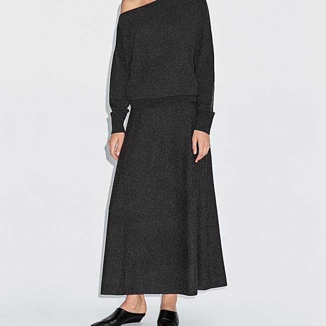 Falda de punto evasé, 69,95 euros.