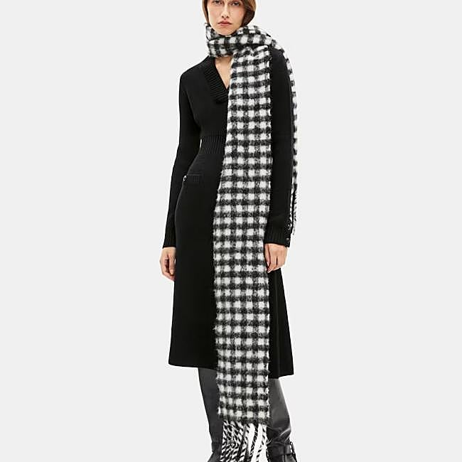 Bufanda XXL de The Kooples, 145 euros.