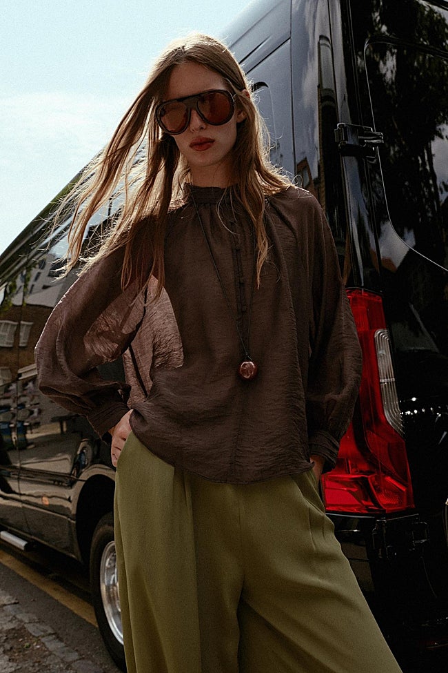 Camisa marrón de Zara (25,99 euros)